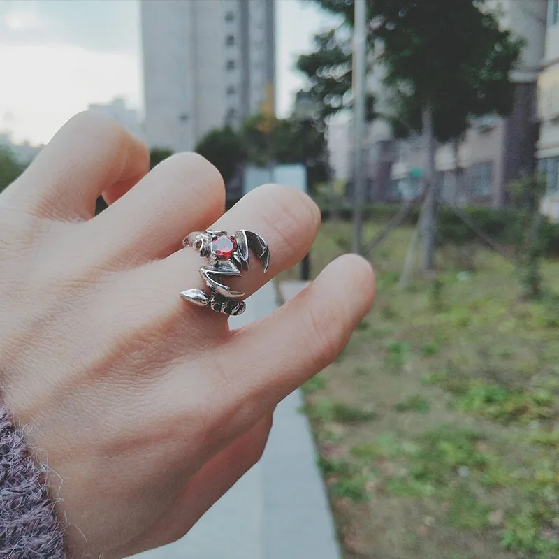 

Retro Red Zircon Scorpion Ring For Women Punk Silver Color Finger Ring Gothic Jewelry Party Gift Bague Homme