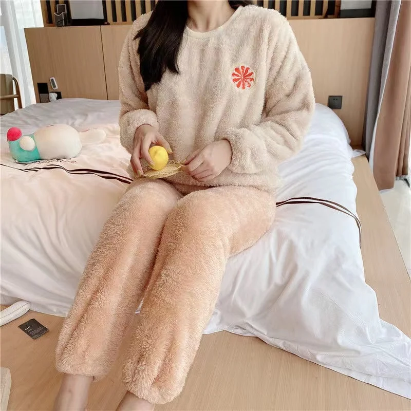 Warm Flannel Pajamas For Women Coral Fleece Autumn Winter Pijamas 2PCS Homewear Suit Round Neck Home Clothes Female