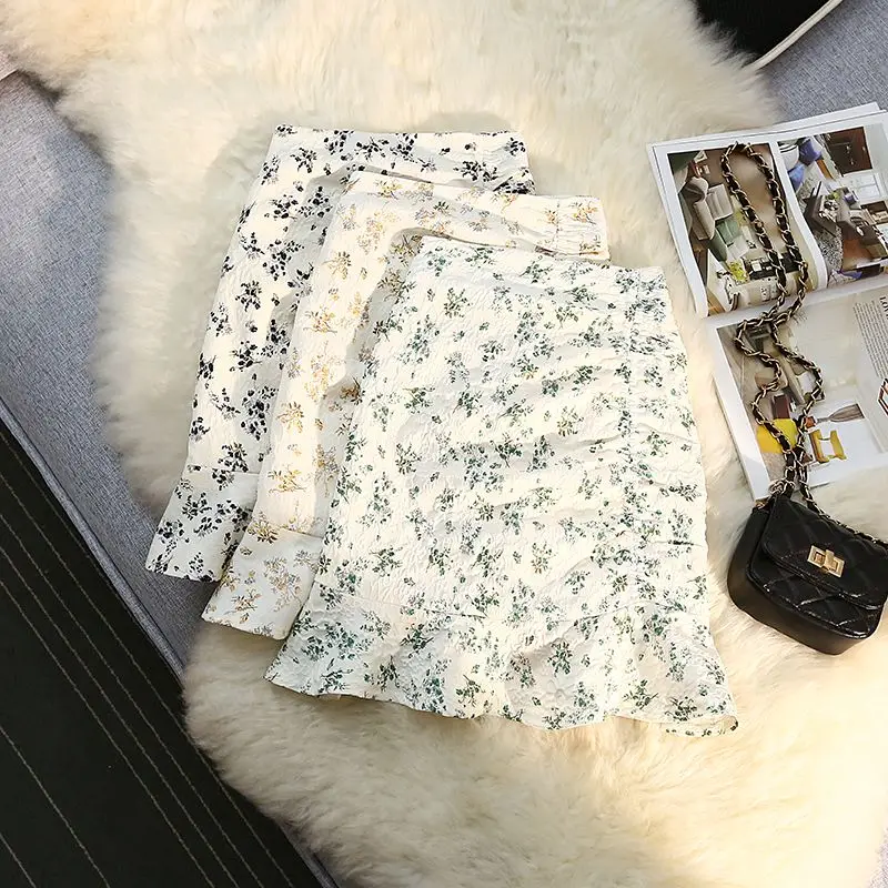 

COIGARSAM Women Short Skirt Summer 2022 Casual Flounced Print Floral Print High Waist Green Yellow Black Skirts