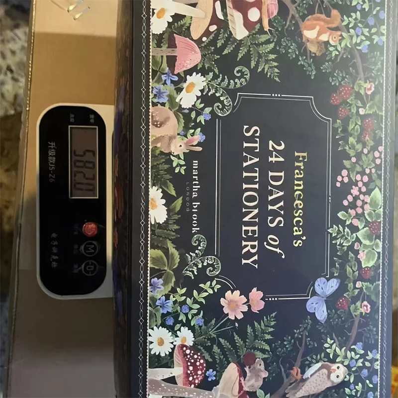 

Рождественский адвент-календарь с канцтоварами