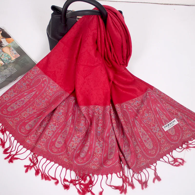 Рисунок 4 - Женский жаккардовый шарф с цветочным