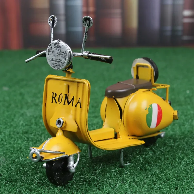 Римский праздник Vespa мотоцикл миниатюрная железная модель масштаб 1:18
