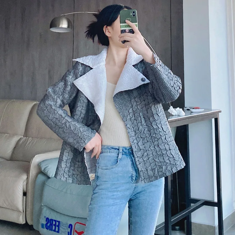 Cotton Jacket Women 2022 New Fall and Winter Fashion Pleated Lapel Lace-Up Design Sense of Short Thick Jacket