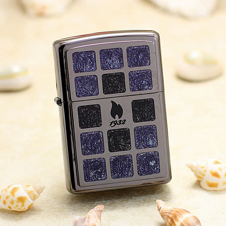 

Genuine Zippo oil lighter copper windproof Labyrinth flame Black blue cigarette Kerosene lighters Gift anti-counterfeiting code