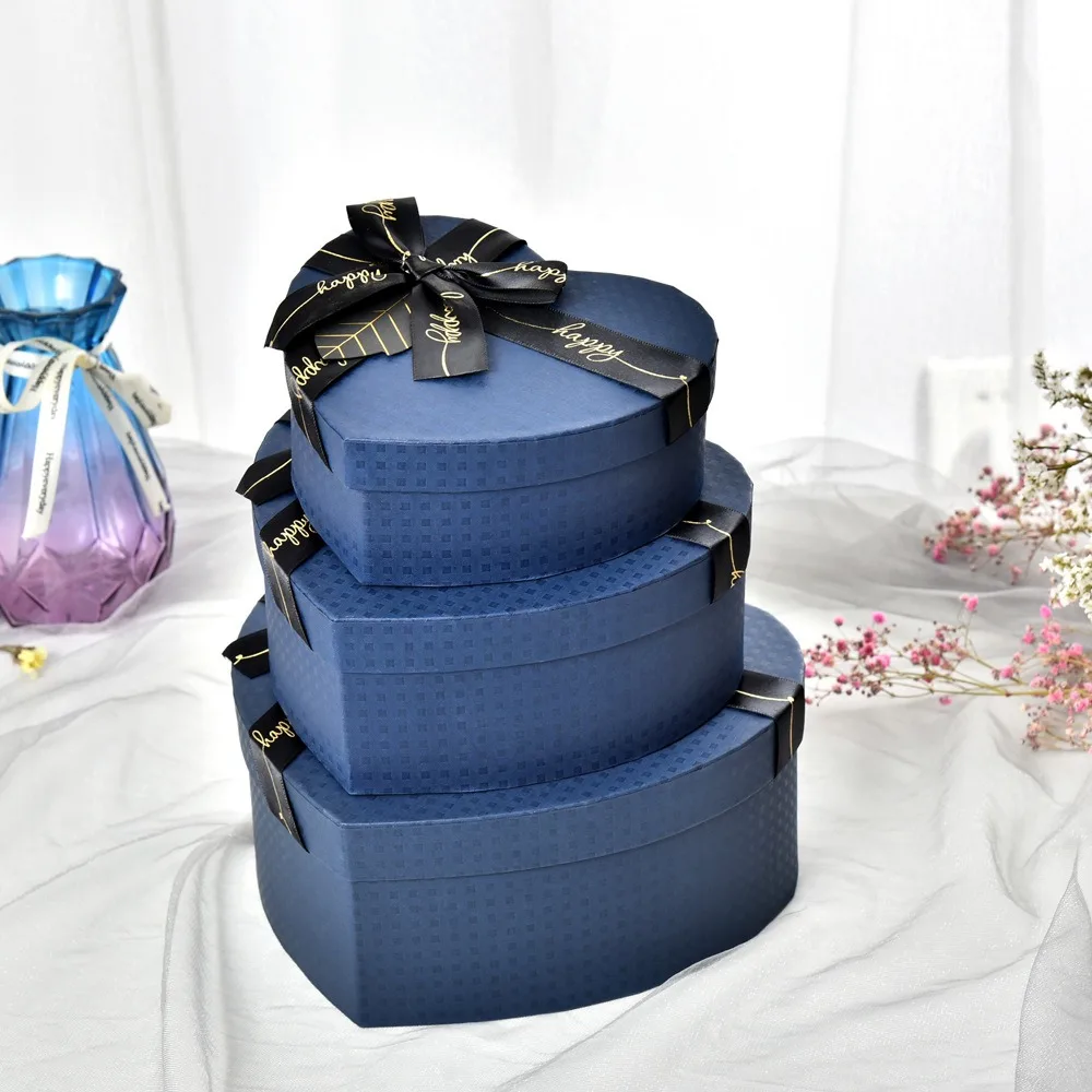 

Красная картонная подарочная коробка