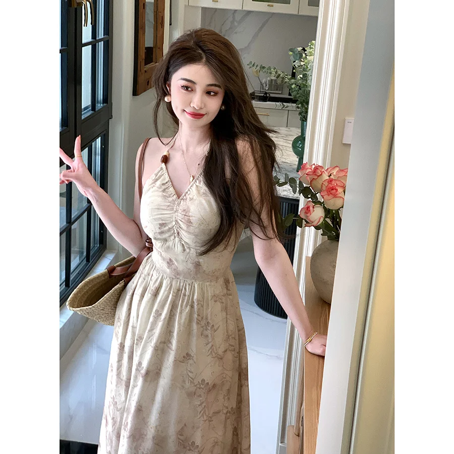 

Платье с принтом и воротником-бисером в национальном стиле