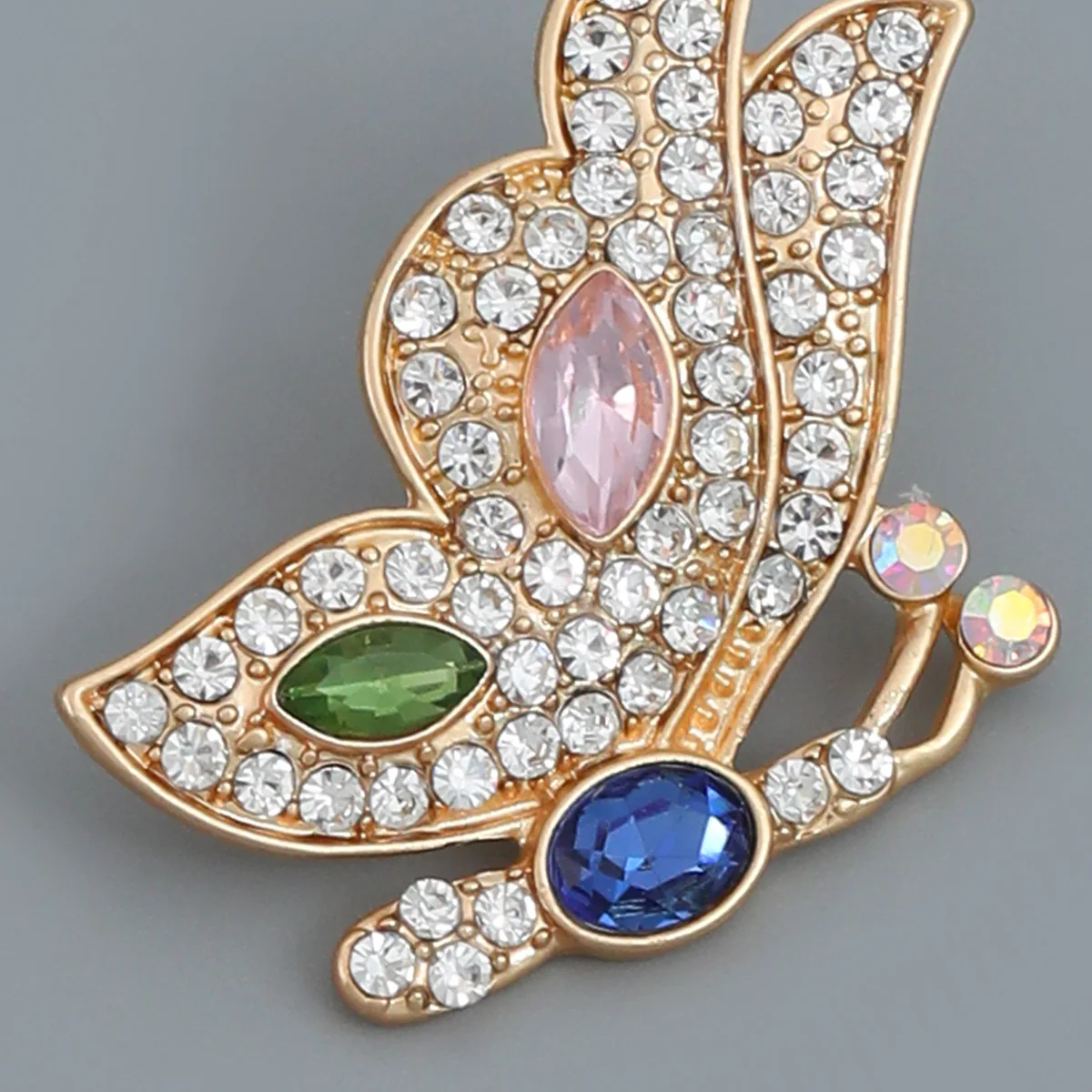 2023 New Baroque Metal Rhinestone Butterfly Stud Earrings for Women Girls Luxury Crystal Earrings Statement Jewelry Wholesale