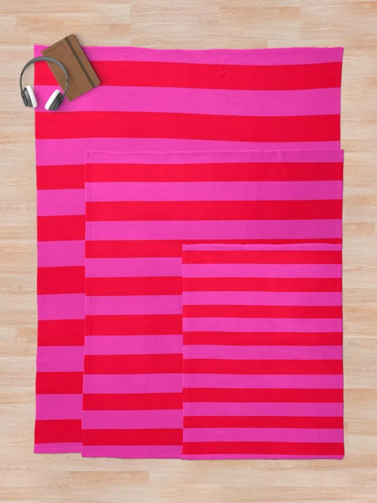 Пялое яркое ветерическое полосатое узором розового и неонового красного цвета