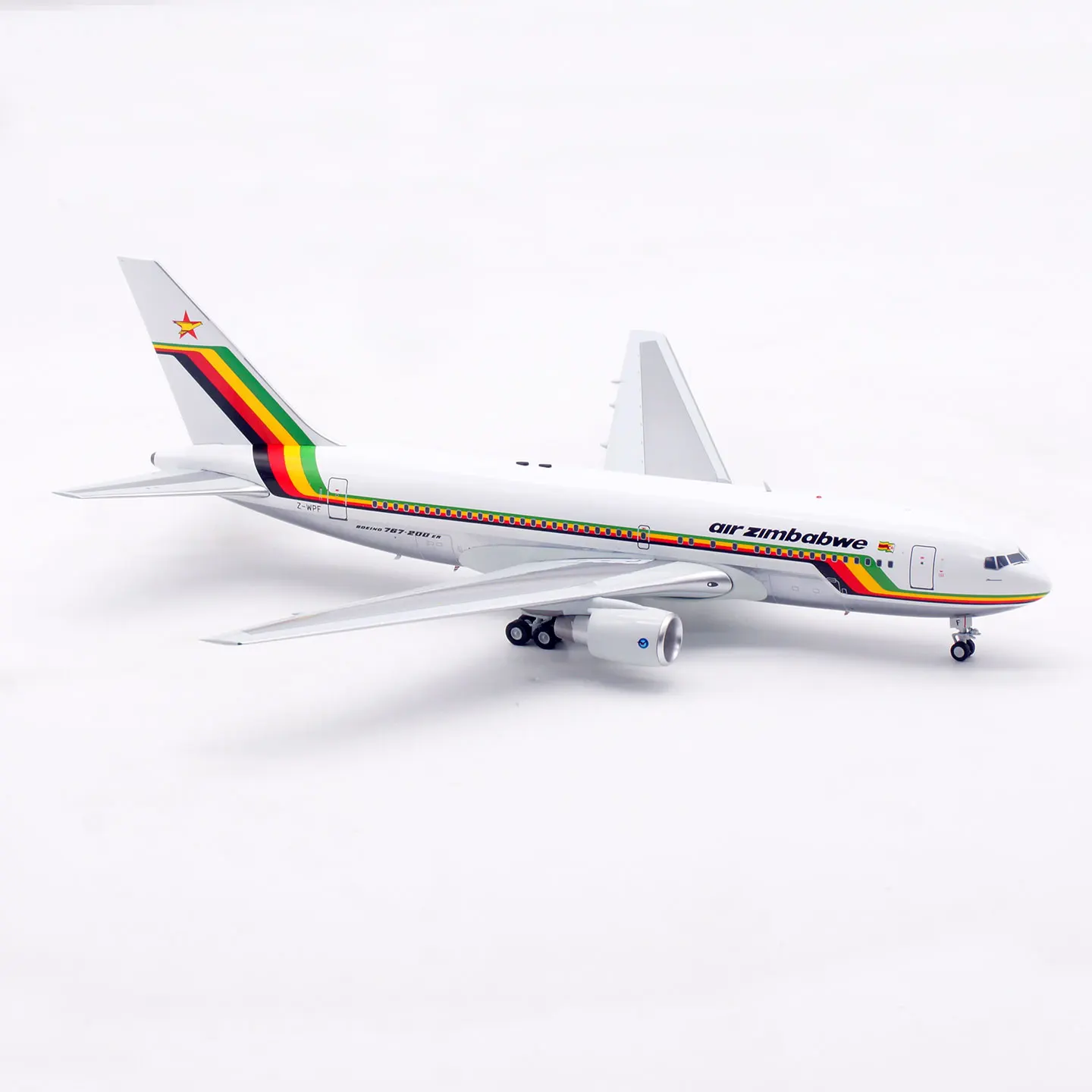 Фото IF762UM0526P Коллекционная модель самолета из сплава INFLIGHT 1:200 Air Zimbabwe Boeing B767-200 