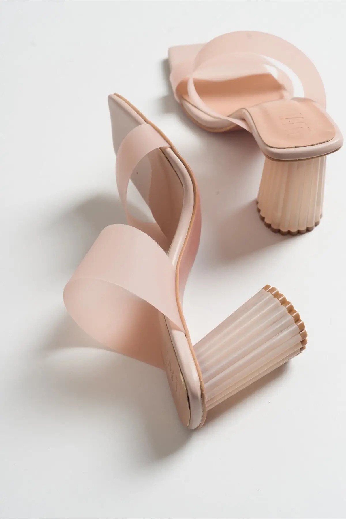 

Women's Skin Skin Heels Slippers