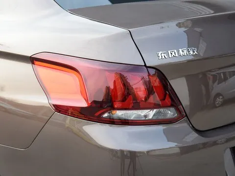 Задний фонарь в сборе для Peugeot 301 2014-2018
