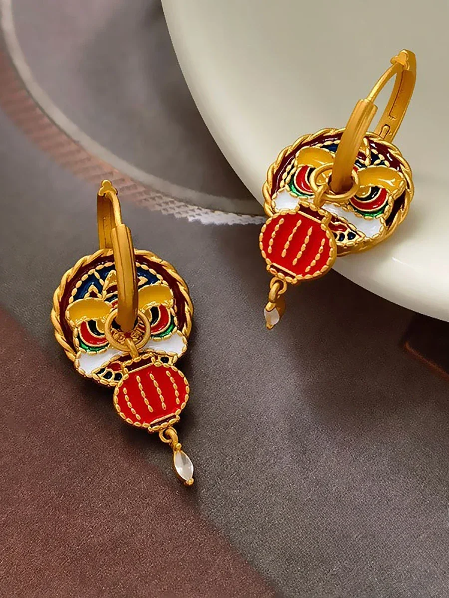 Женские металлические серьги в виде льва