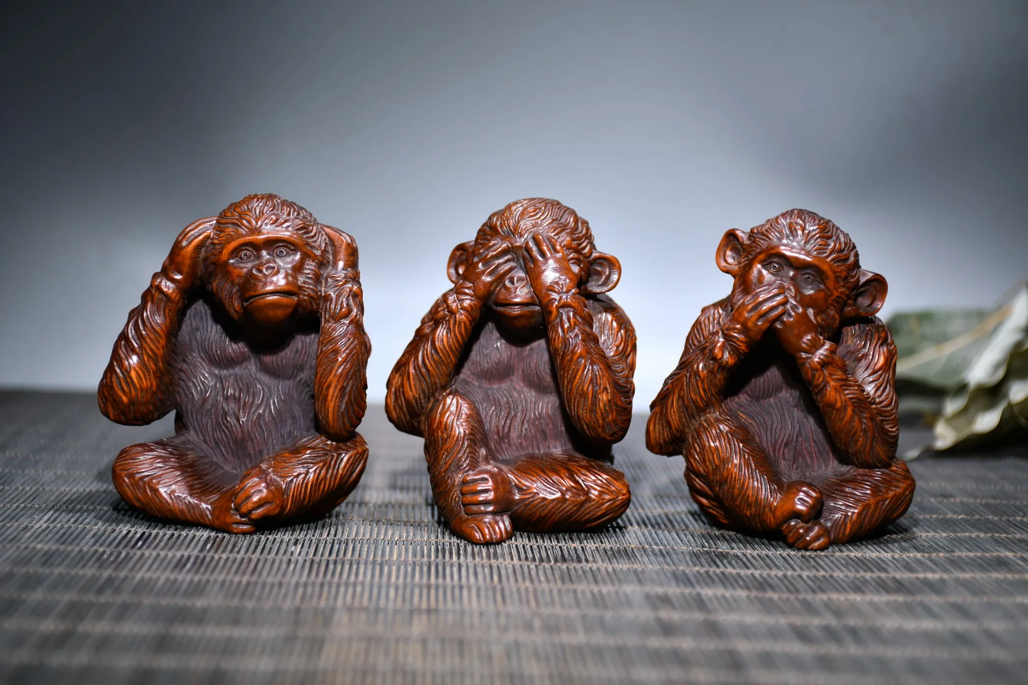 

Chinese wood carving boutique lobular boxwood seiko carved Sanbu monkey statue decoration collection gift