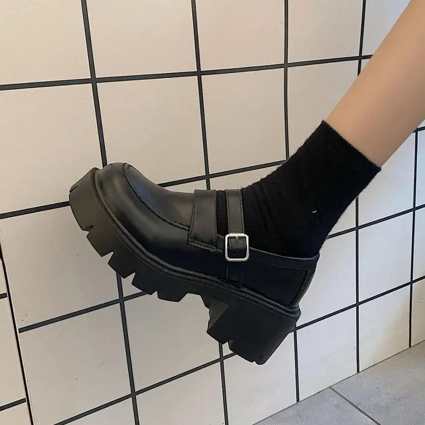 

Туфли женские из лакированной кожи, туфли-лодочки на платформе и высоком каблуке, туфли мэри джейн, лоферы на массивной подошве, круглый носок