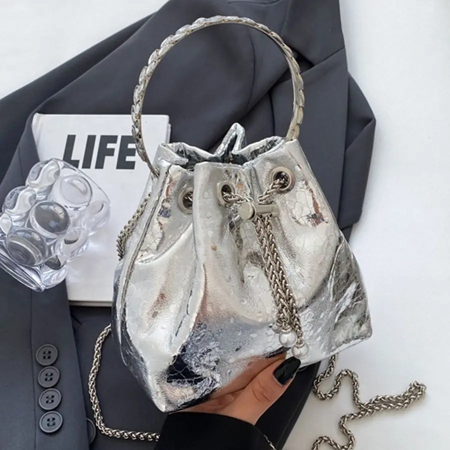 

Роскошная женская сумка через плечо из лакированной кожи, модная маленькая сумка-мессенджер с металлической цепочкой и жемчугом