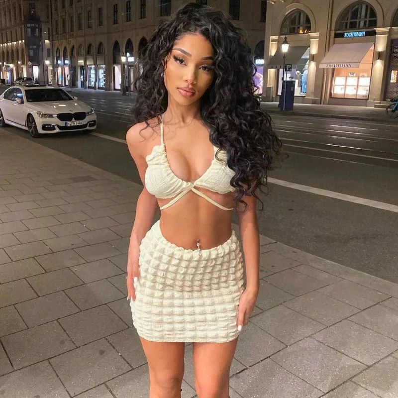 

Женский костюм с лямкой на шее, черный повседневный костюм из двух предметов с мини-юбкой и топом на бретельках, праздничная уличная одежда ...