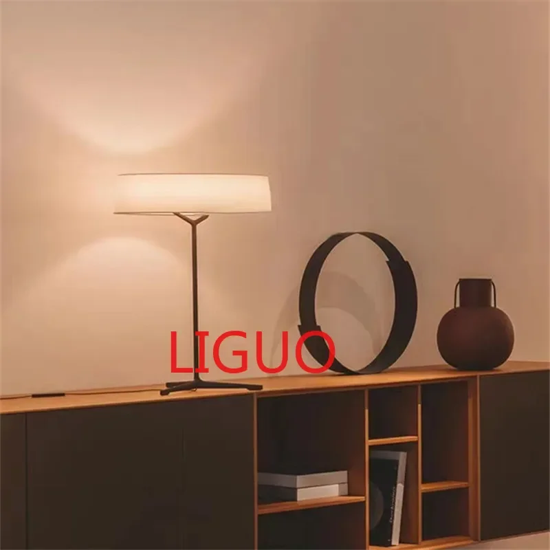 Итальянский напольный светильник дизайнерский минималистичный дизайн замена