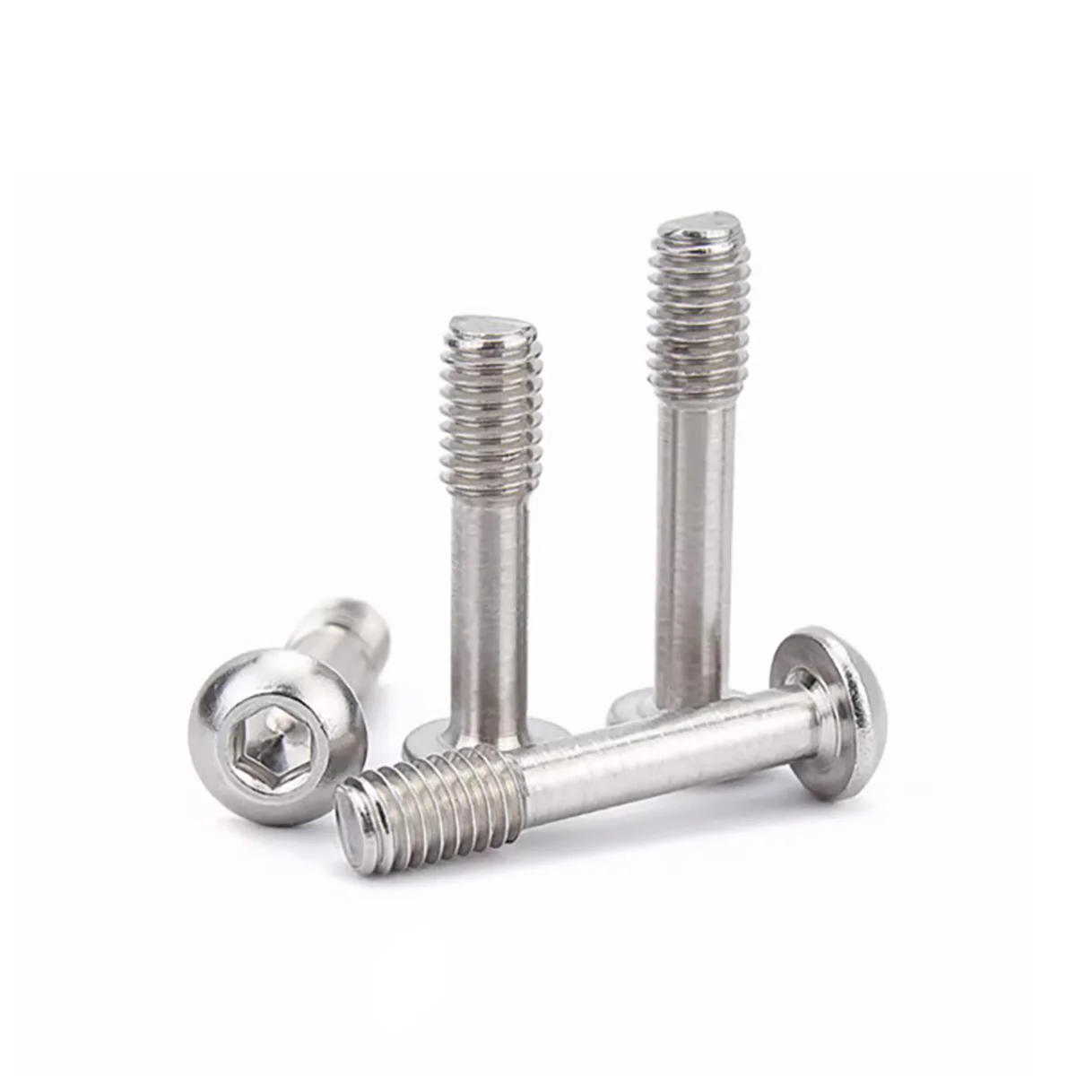 Винт с круглой головкой и полузубьями из нержавеющей стали