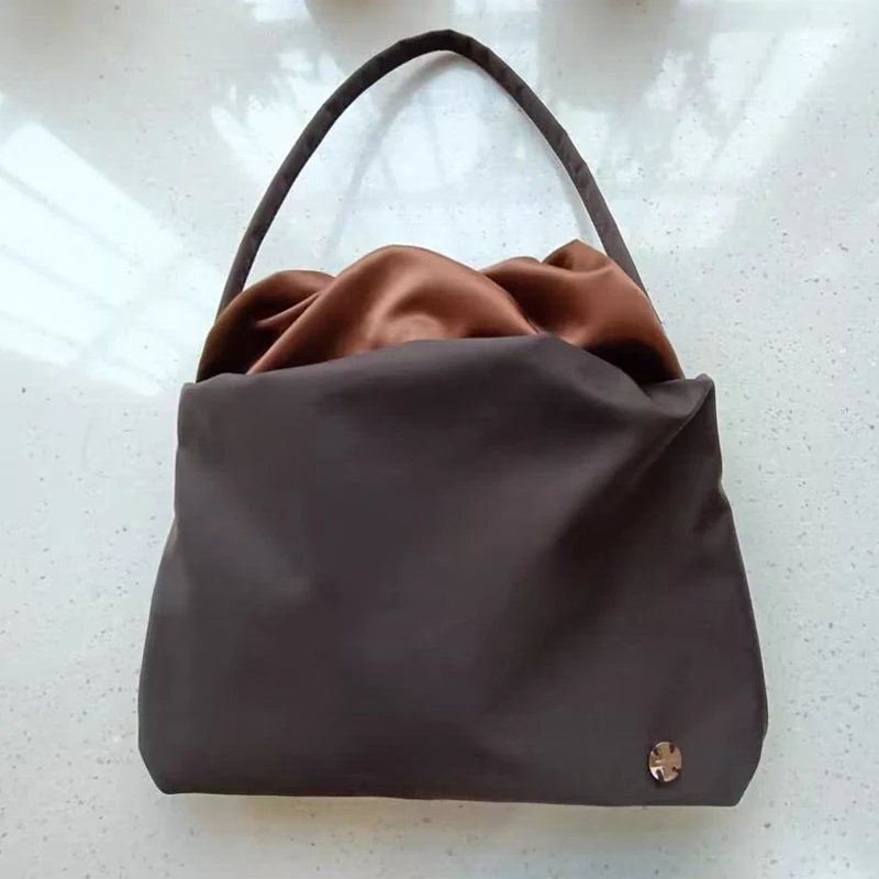 

Nylon Shoulder Bags For Women Luxury Designer Handbag and Purses 2023 New In Fashion Simple Pleated Cloud Underarm Clutch Bags