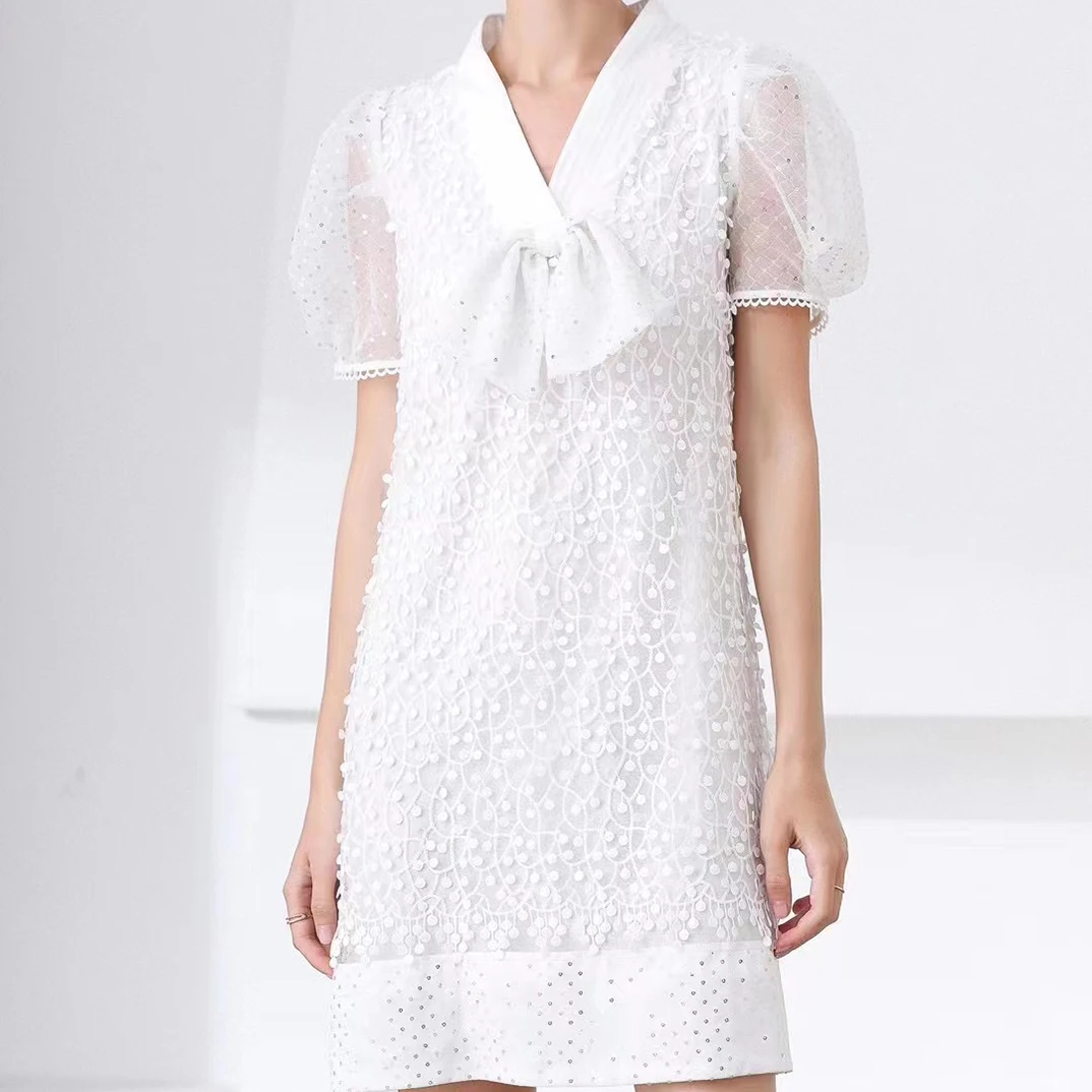 

Женское асимметричное платье средней длины, черно-белое платье в горошек с вышивкой и аппликацией, весна 2023