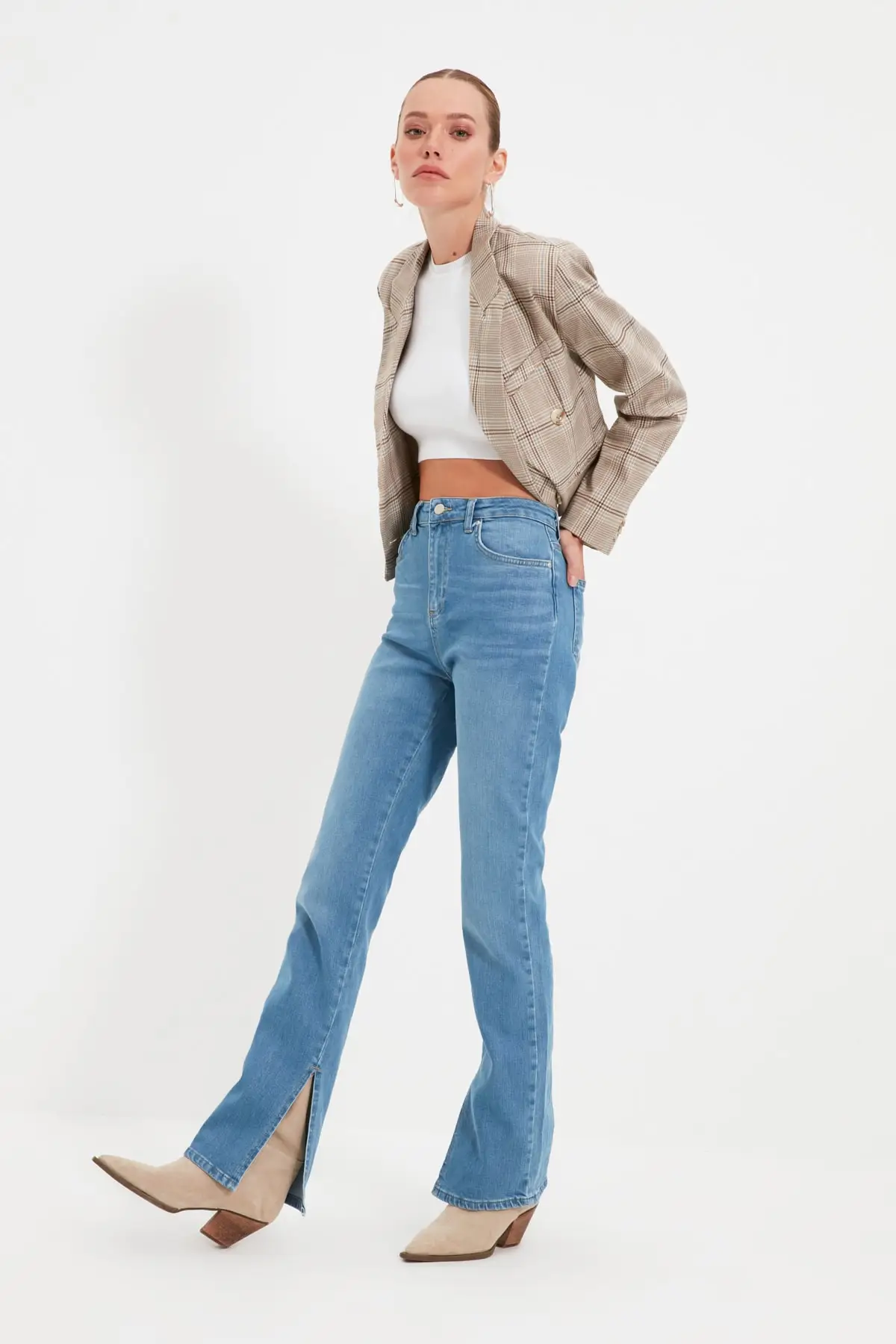 

Trendyol Slit High Waist Slim Flare Jeans TWOAW22JE0980