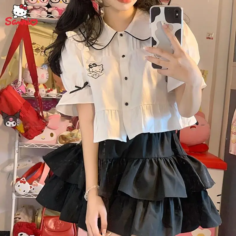 

Оригинальная Милая белая рубашка Hello Kitty с аниме-рисунком Sanrio, летний Повседневный Топ, черное платье, костюм, Студенческая одежда, подарок для девочек
