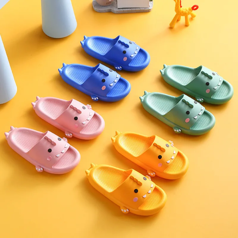 

Модные летние туфли для мальчиков и девочек с динозавром, Симпатичные Мультяшные Нескользящие домашние туфли для детей, мягкие пляжные дет...