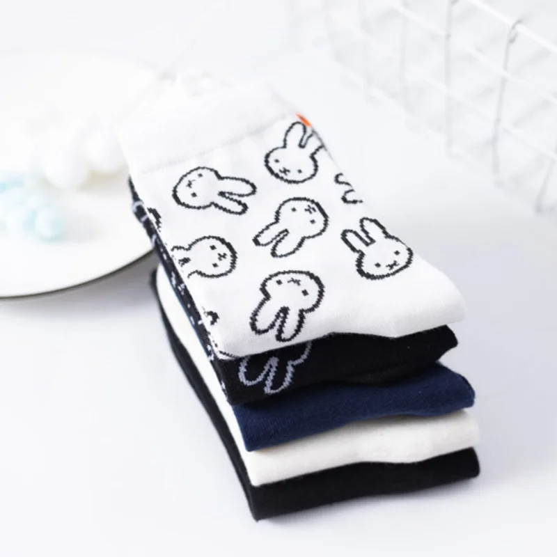 Фото Новые повседневные женские носки Miffy с мультяшным рисунком, носки средней длины, забавные очень милые носки для девочек, осенне-зимние носки для женщин №4