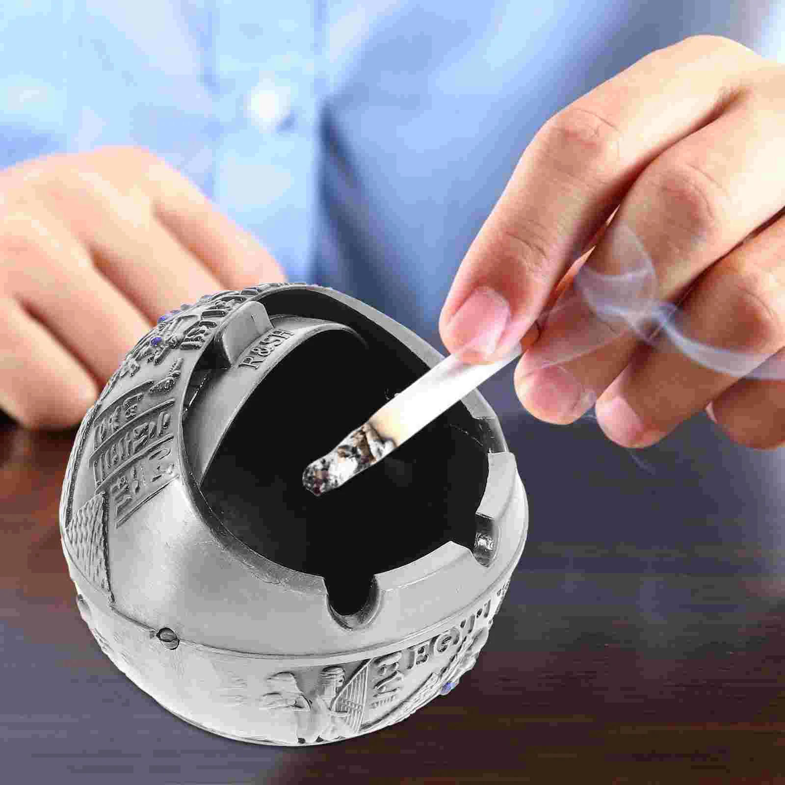

1Pc Vintage Iron Ashtray Vehicle Ashtray Metal Ashtray with Lid Decorative Iron Ashtray Ash Pouch