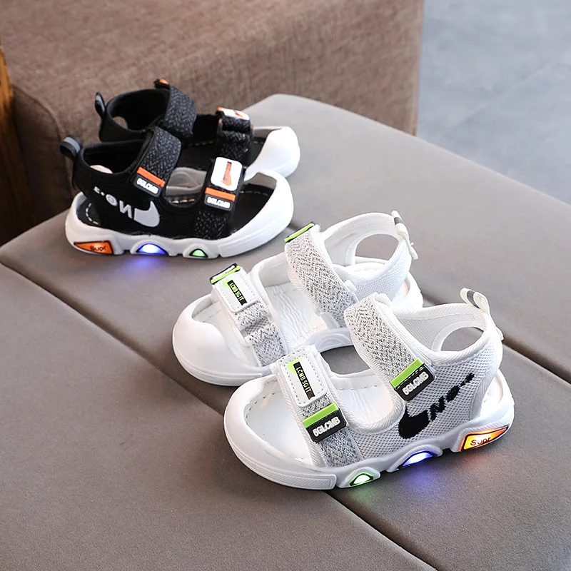 

2023 Led Summer New Boy Girl Soft Bottom Beach Sandals Boy Baby Flashing Light Anti-kick Children's Shoes Baby Toddler Shoes