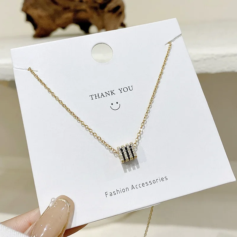 

Women Stainless Steel Necklaces Geometric Square Cubes Simple Fashion Pendant Necklaces Exquisite Luxury Clavicle Chains Jewelry