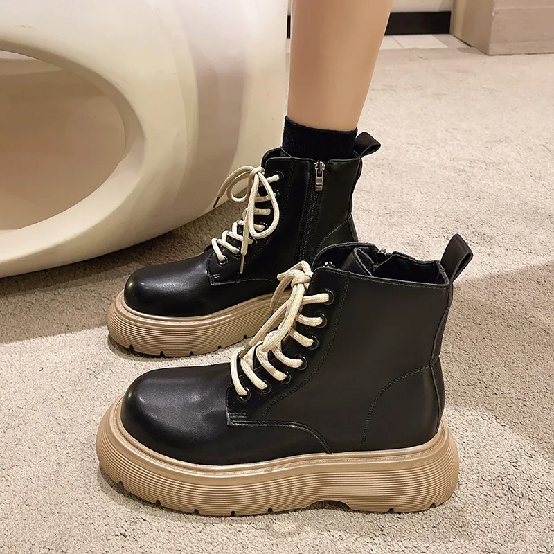 

Женские ботинки на плоской подошве, с круглым носком, на шнуровке