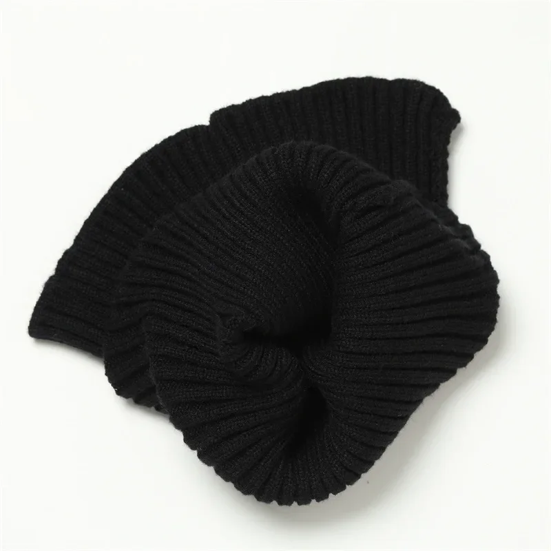 Вязаный шарф с оборками