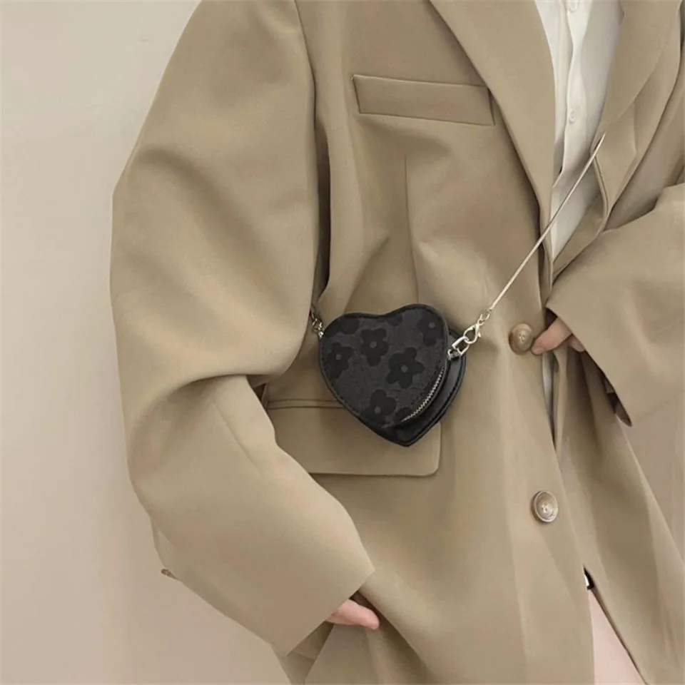 

Mini Coin Purse Messenger Bag Black Flower Leopard Print Chain Heart Y2K Subculture Portable Niche Ins Accessories