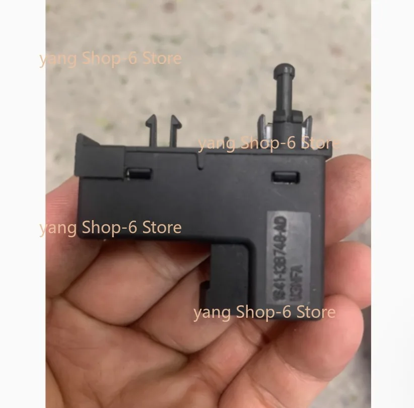 

1 шт. для FORD Focus Mondeo KUGA ящик для инструментов, бардачок, выключатель света