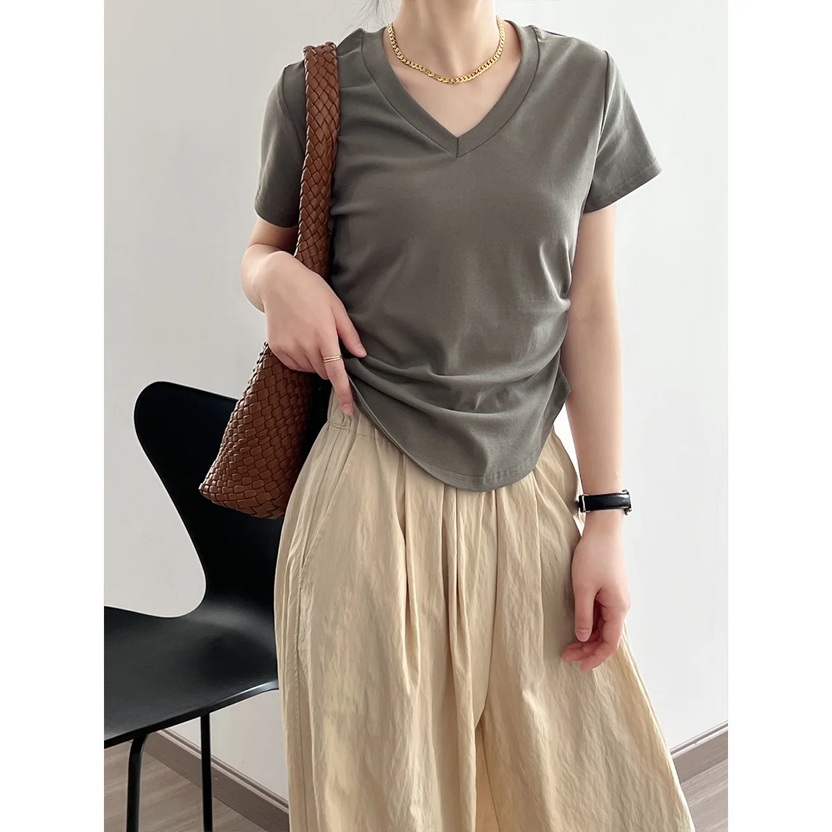 

Summer Short-sleeved T-shirt Women Japan and Korea Fashion Simplicity Solid Color V-neck Folds Short Section Tight Y2k Tops Tees