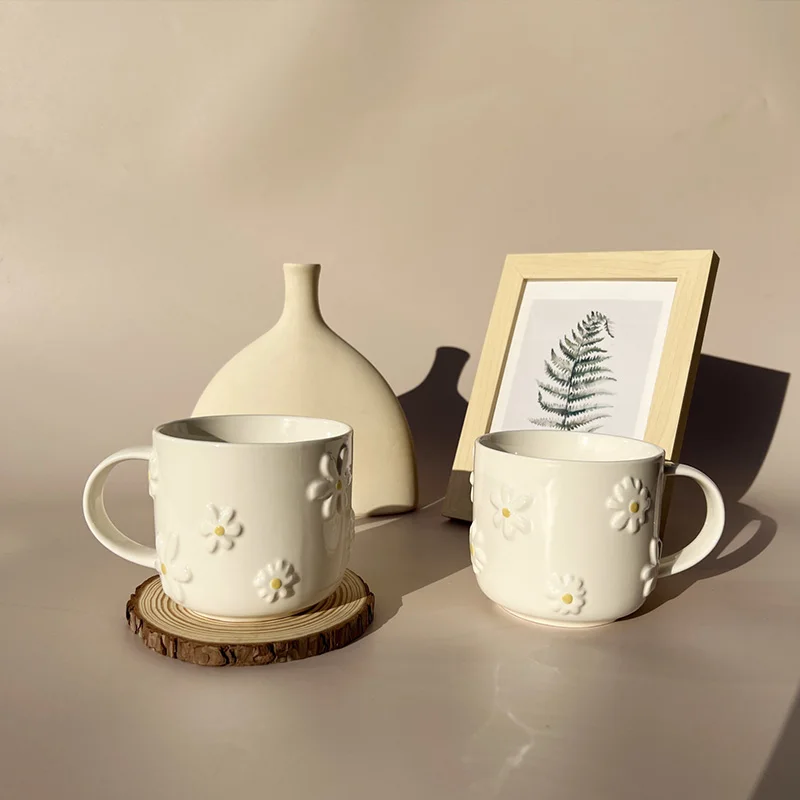 

INS Embossed Ceramic Mug With Daisies Korean Romantic Simple Milk Coffee Cup Small Fresh Table Decoration And Accessories