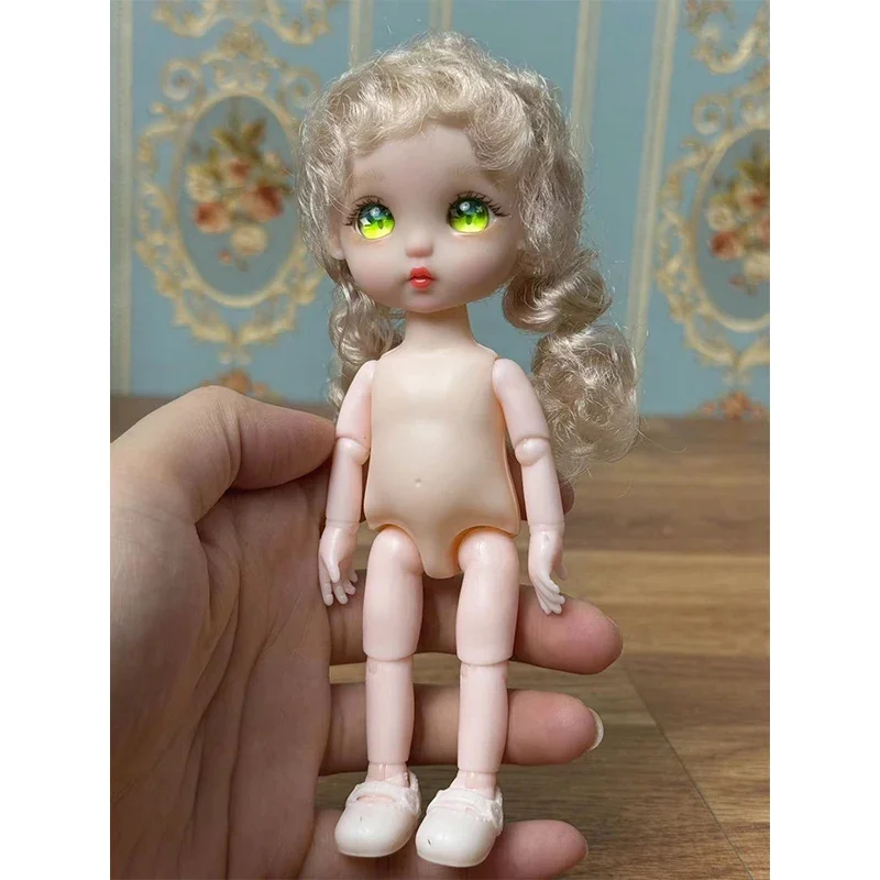 Кукла шарнирная с желтыми вьющимися волосами 17 см