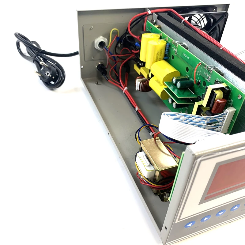 

28KHZ 2000W 110V or 220V Ultrasonic Cleaning Generator For Cleaning Car Engine