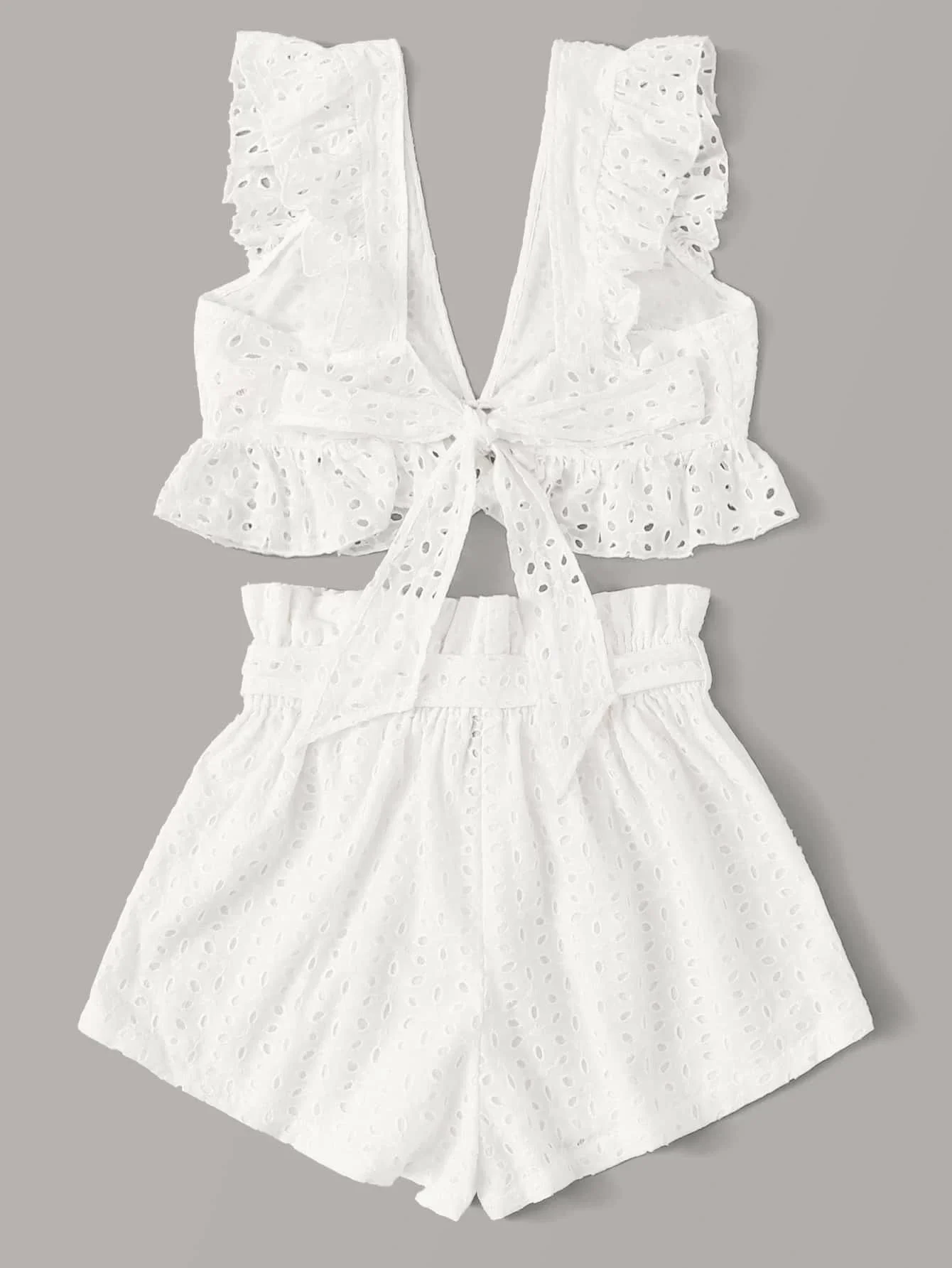 

Комплект из топа и шорт