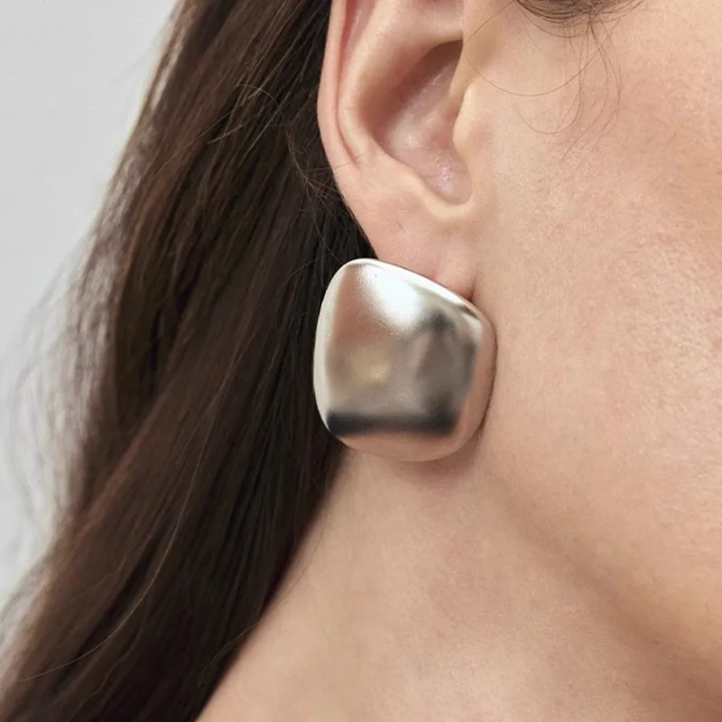 Винтажные металлические серьги-гвоздики Franch с геометрией неправильной формы для