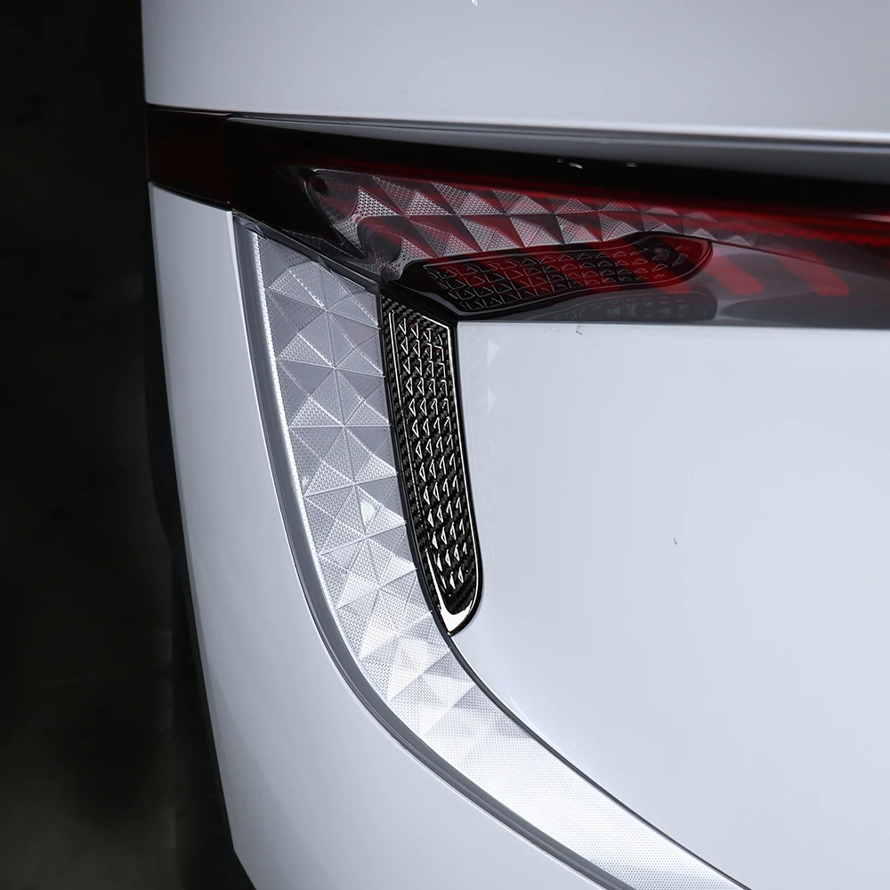 Фото Накладка на задний противотуманный фонарь из карбона для Kia EV6 2022-2026: тюнинг, аксессуары для экстерьера автомобиля №4