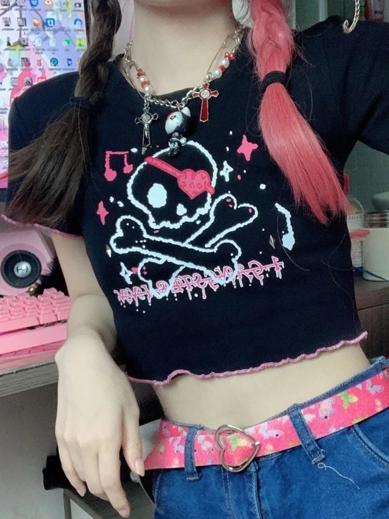 

Женская футболка с коротким рукавом, круглым вырезом и мультяшным принтом