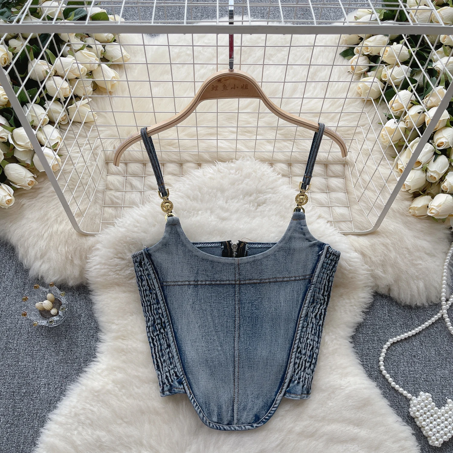 Женский джинсовый топ без рукавов