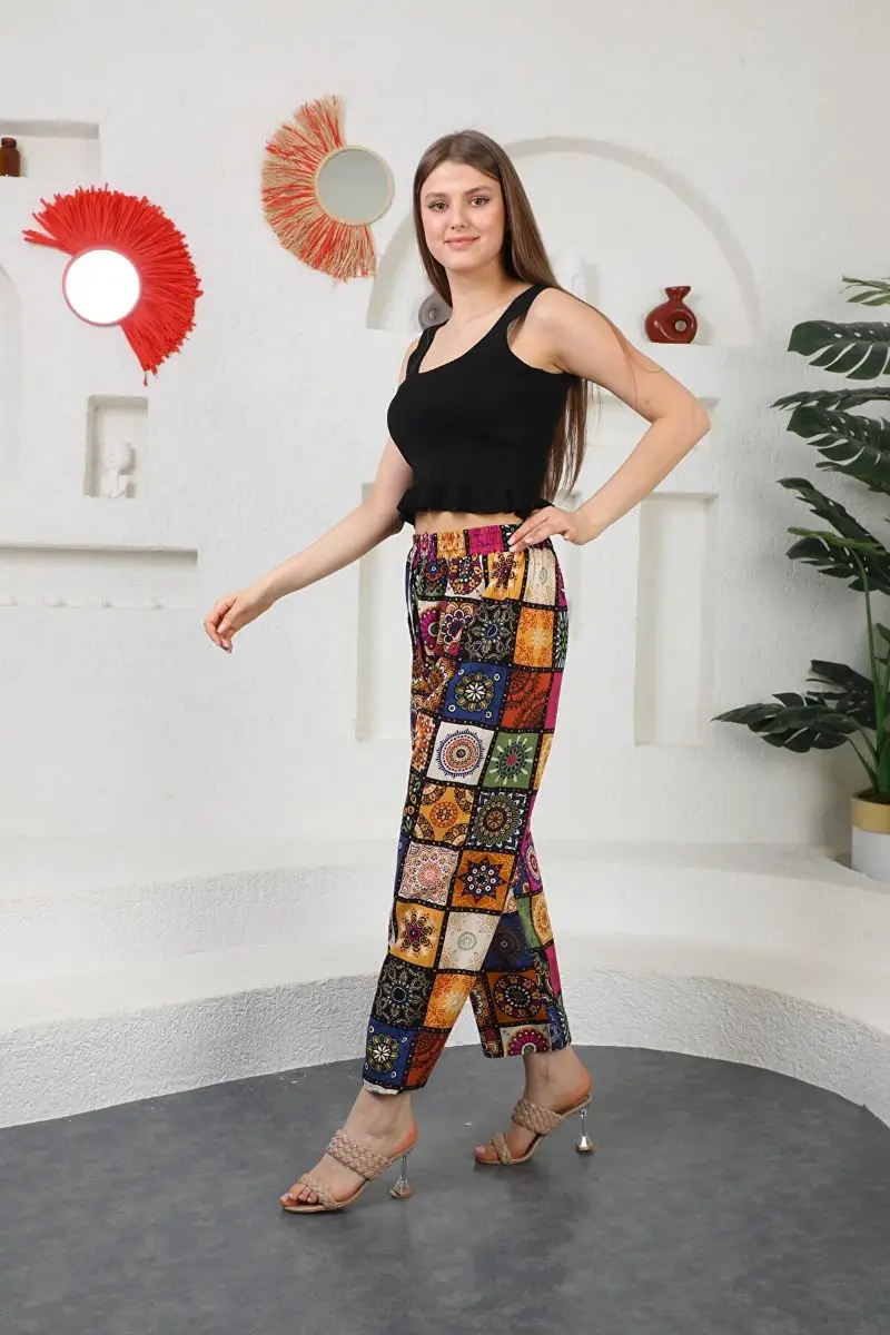 

Женские летние брюки с цифровым принтом и поясом на резинке