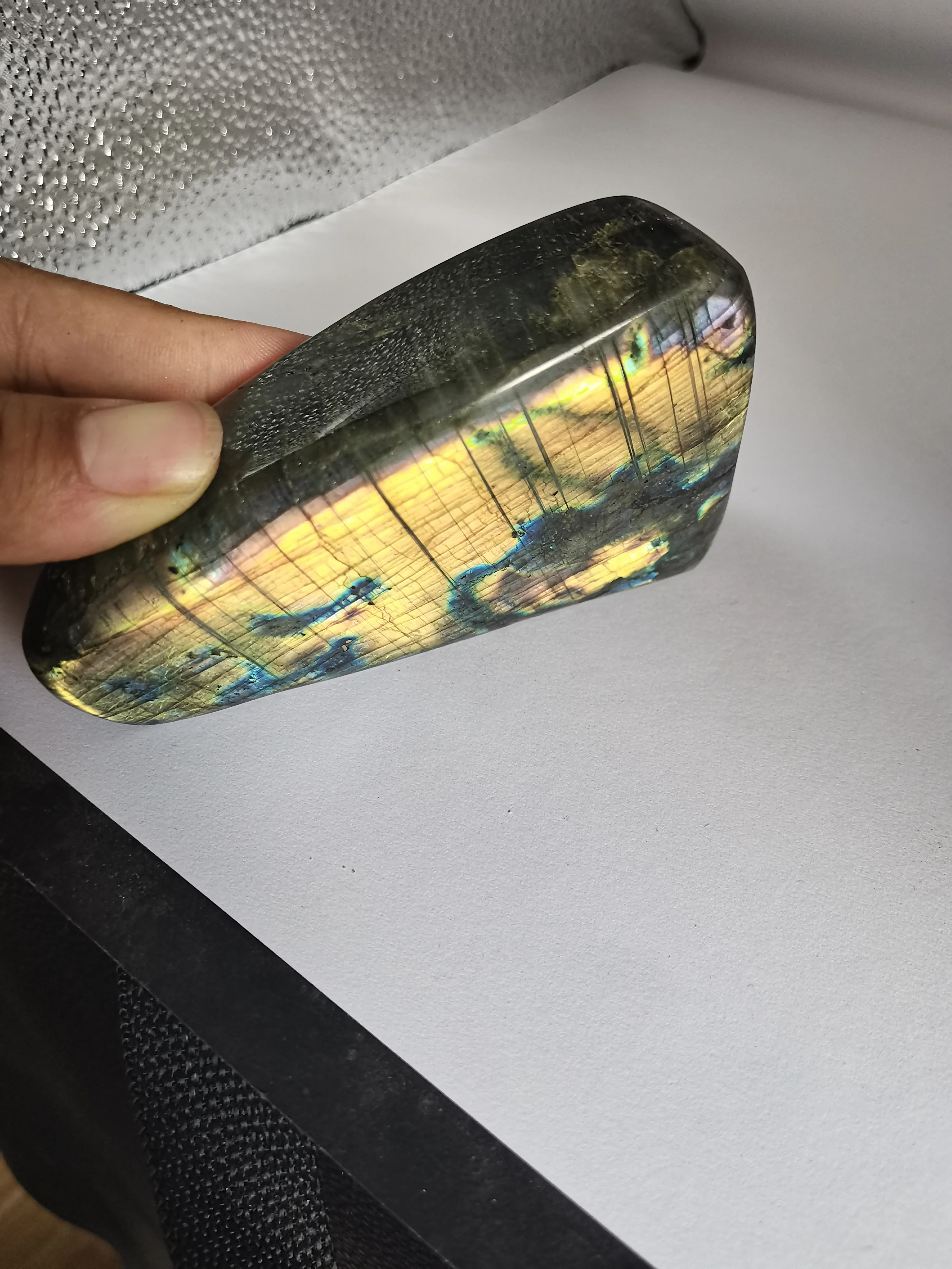 

Лабрадорит, кристалл, ручной полировки