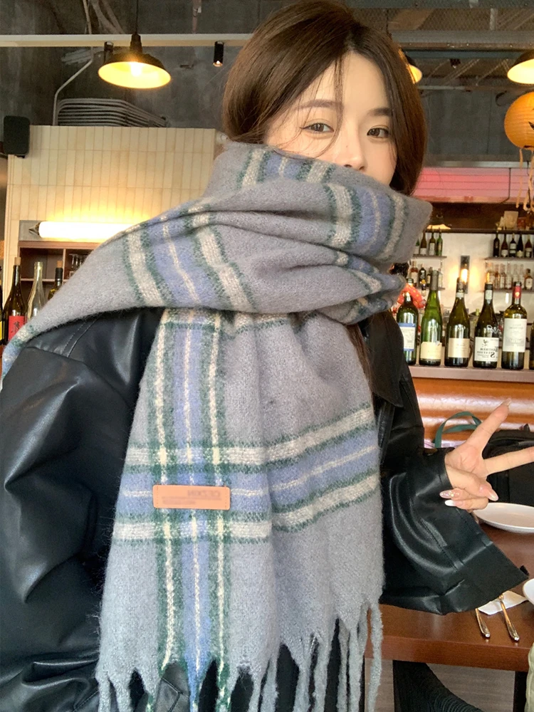 Вязаный шарф зимний женский и мужской клетчатый с кисточками в консервативном