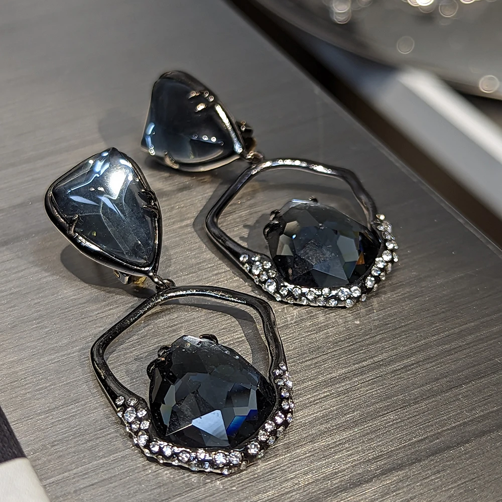 

Amorita boutique fashion crystal earrings