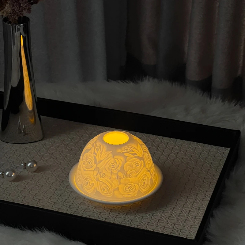 

Рельефный фарфоровый подсвечник