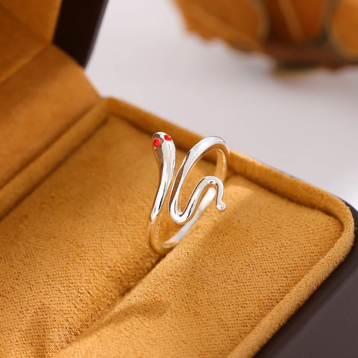 Модные открытые кольца в виде змеи из стерлингового серебра 925 пробы с красным